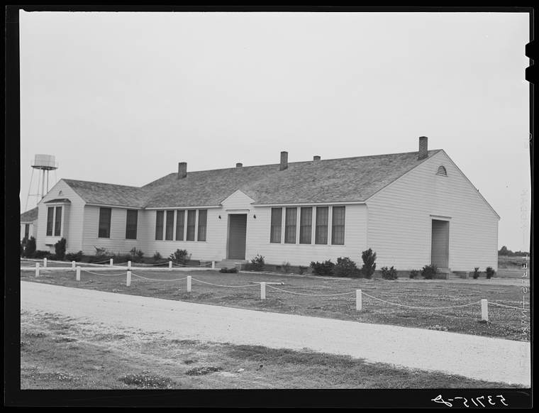 Community building. Plum Bayou Project, Arkansas