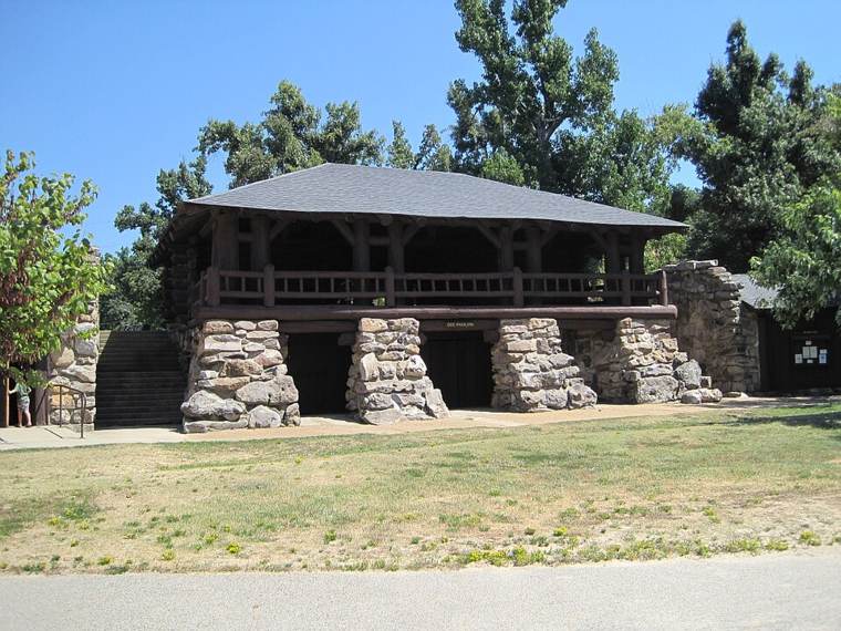 Photograph of Crowley's Ridge State Park Bathhouse