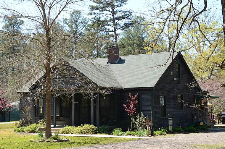 Photograph of Crossett Experimental Forest Building No. 8