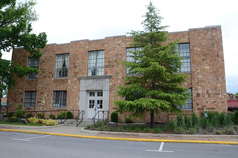 Photograph of Van Buren County Courthouse