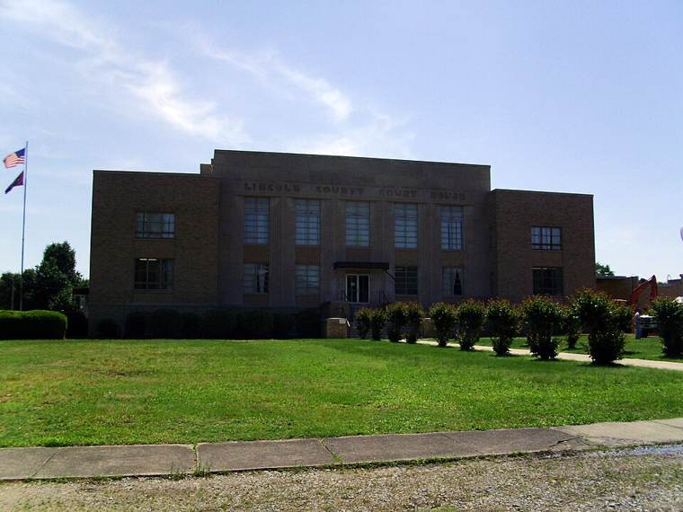 Photograph of Lincoln County Courthouse
